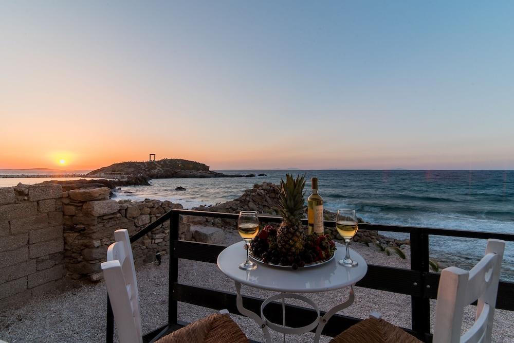 Portara Seaside Luxury Suites Naxos City Екстер'єр фото